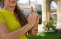 visuel eglise en LSF © Alex Nollet la Chartreuse